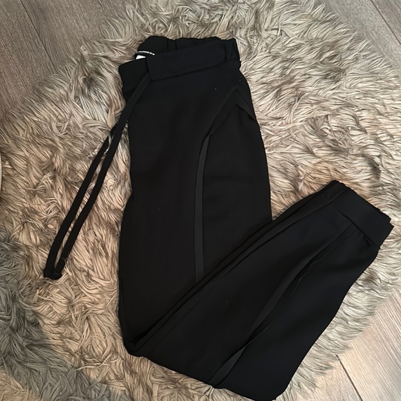 Express - Women’s Tapered Jogger with ruffle detail - S - Picture 1 of 3